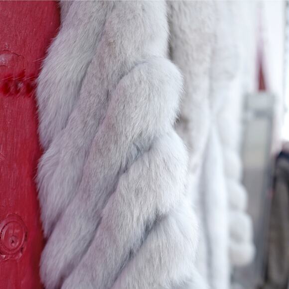 Rare Saga Fox White Fur Coat | Arctic Glamour, Spiral Sleeves, Bridal or Archive - Picture 7 of 16